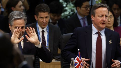 El secretario de Estado de Estados Unidos, Antony Blinken, y el ministro de Asuntos Exteriores del Reino Unido, David Cameron.