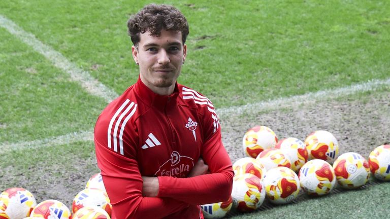 Álvaro Juan, extremo del Racing Club Ferrol: «A los Reyes Magos les pediría un ascenso»