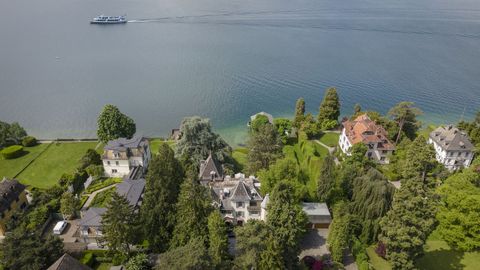 Vista de la propiedad y la mansin (en el centro de la foto) a orillas del lago de Zrich.