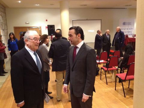 El presidente de la fundacin Mondariz Balneario con el director del centro termal...