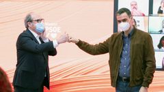 El candidato del PSOE a la Comunidad de Madrid, ngel Gabilondo, junto al presidente del Gobierno, Pedro Snchez, en un acto de precampaa