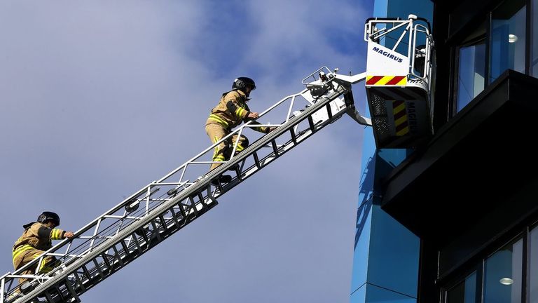 Los bomberos de Vigo llegan al verano con la plantilla en mínimos históricos