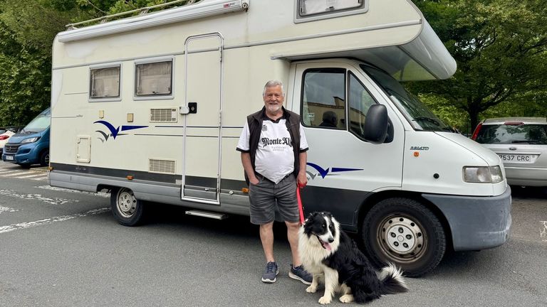La felicidad de prejubilarse con 58 años: «Hai dez anos comprei unha autocaravana e xa visitei máis de 60 pobos de España»