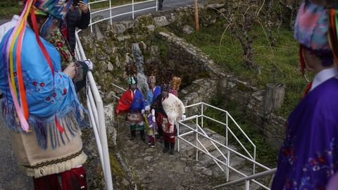 Domingo de carnaval. Entroidos tradicionales. Bonitas de Sande (Cartelle).