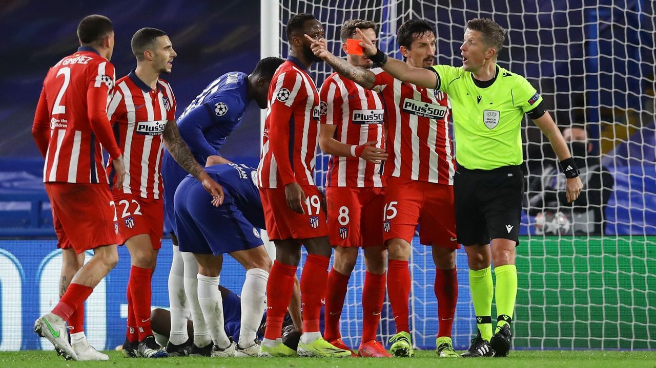 Kitesurf en A Illa.Embarcaciones de marisqueo trabajando agrupadas en Os Lombos do Ulla