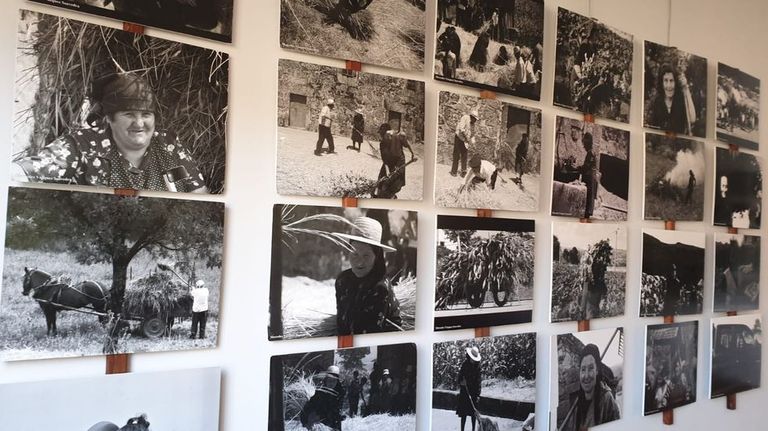 La exposición de Mercedes Vázquez está instalada en el museo Pura Santos de Entrimo