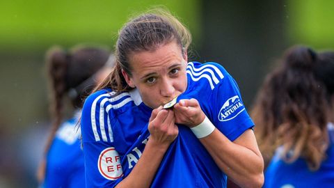 Anina celebra uno de los goles del Real Oviedo al Cornell�