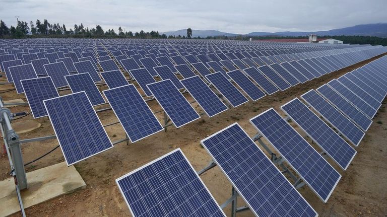 El precio de la luz es estos días ajeno al conflicto en Oriente Medio, con tres euros el megavatio y nueve horas en negativo