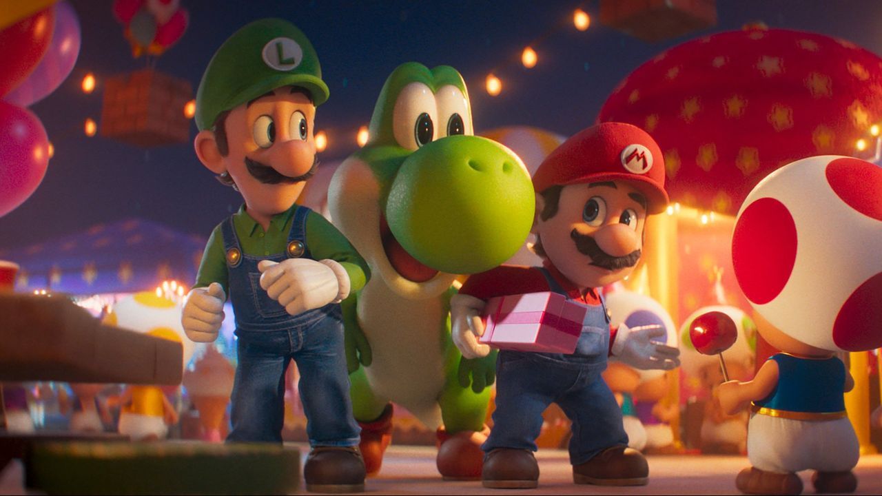 Corina Alfonso, coordinadora de braille de la ONCE en Galicia y actriz.Luigi y Mario, en un momento de �Super Mario Galaxy: la pel�cula�