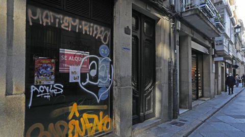 Locales vacíos en la calle Santo Domingo, en Ourense