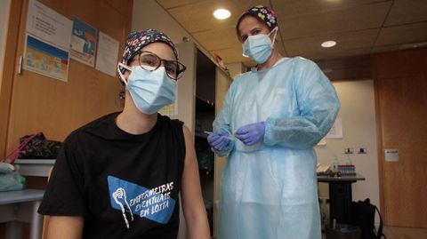 Dos de las enfermeras de los equipos de vacunacin que trabajaron esta semana en Monforte