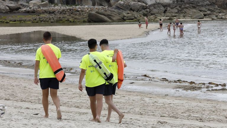Los socorristas alertan del aumento de las imprudencias y de los ahogados: «La gente no está vigilando a los niños como tiene que hacerlo»