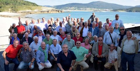 Compaeros de la promocin de la mili del 65 celebraron su 50 aniversario en la comarca. 