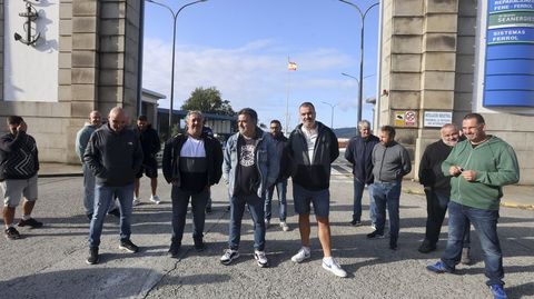 Delegados sindicales en la entrada de Navantia Ferrol, el pasado 20 de septiembre.