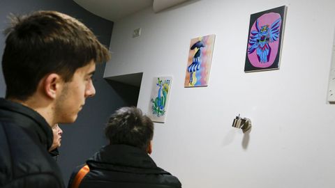 Ramón, joven de Noia con parálisis cerebral, se estrena como artista