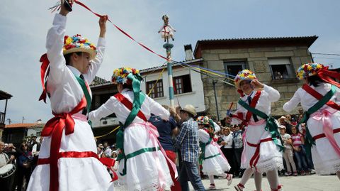 Da das Letras de Ourense.Os danzantes de Vilanova son un dos atractivos de Raigame