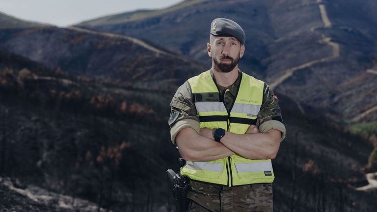 El medallista olímpico Arévalo hace de centinela gallego contra el fuego