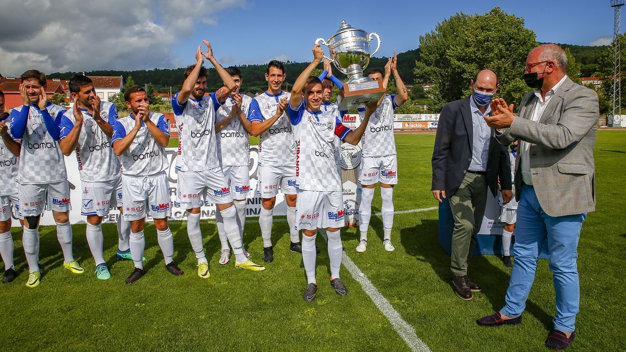 El cribado de Sarria se realiz� en el pabell�n del IES Xograr Afonso G�mez.Rafael Louz�n y Santiago Freire entregaron la copa de campe�n a Canabal