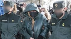 Ana Sandamil, acusada del asesinato de su hija Desire Leal, a su llegada al juicio por el crimen