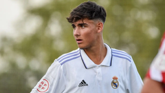 Iker Gil, con el juvenil del Real Madrid