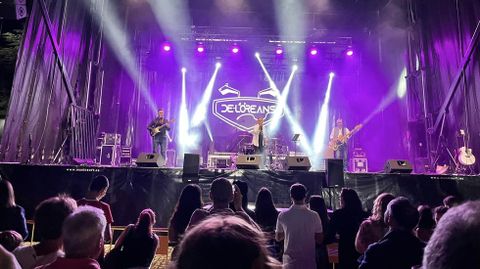 El grupo Deloreans actuó antes del concierto de Mikel Erentxun