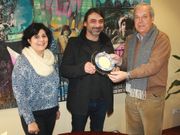 Momento de la entrega del premio al Bar 1931