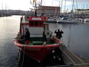 El �Lourimar�, atracado en el pantal�n de la flota de bajura de La Marina