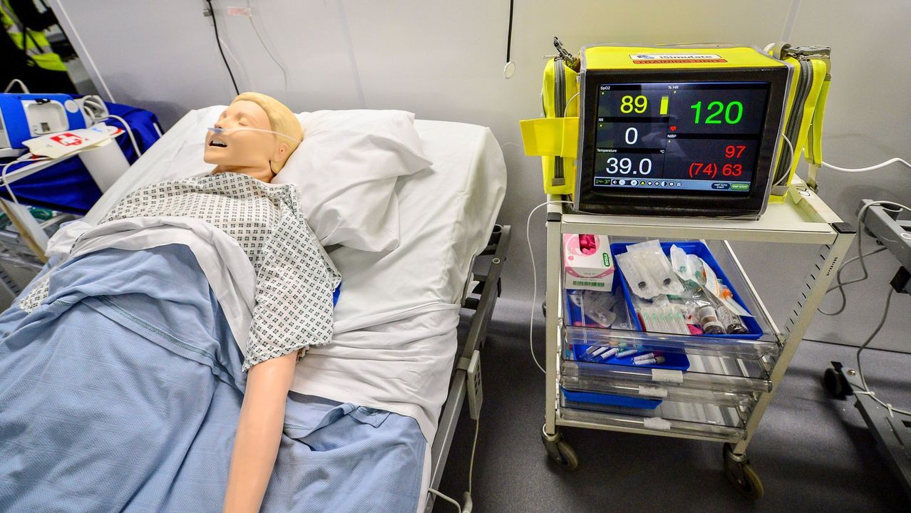 Fernando Sim�n analiza la situaci�n del coronavirus en Espa�a.Una maquina simula c�mo se deterioran los signos vitales ante la infeccion por coronavirus