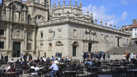 Imanes tursticos de Galicia, como la catedral de Santiago, atraen en esta Semana Santa a turistas