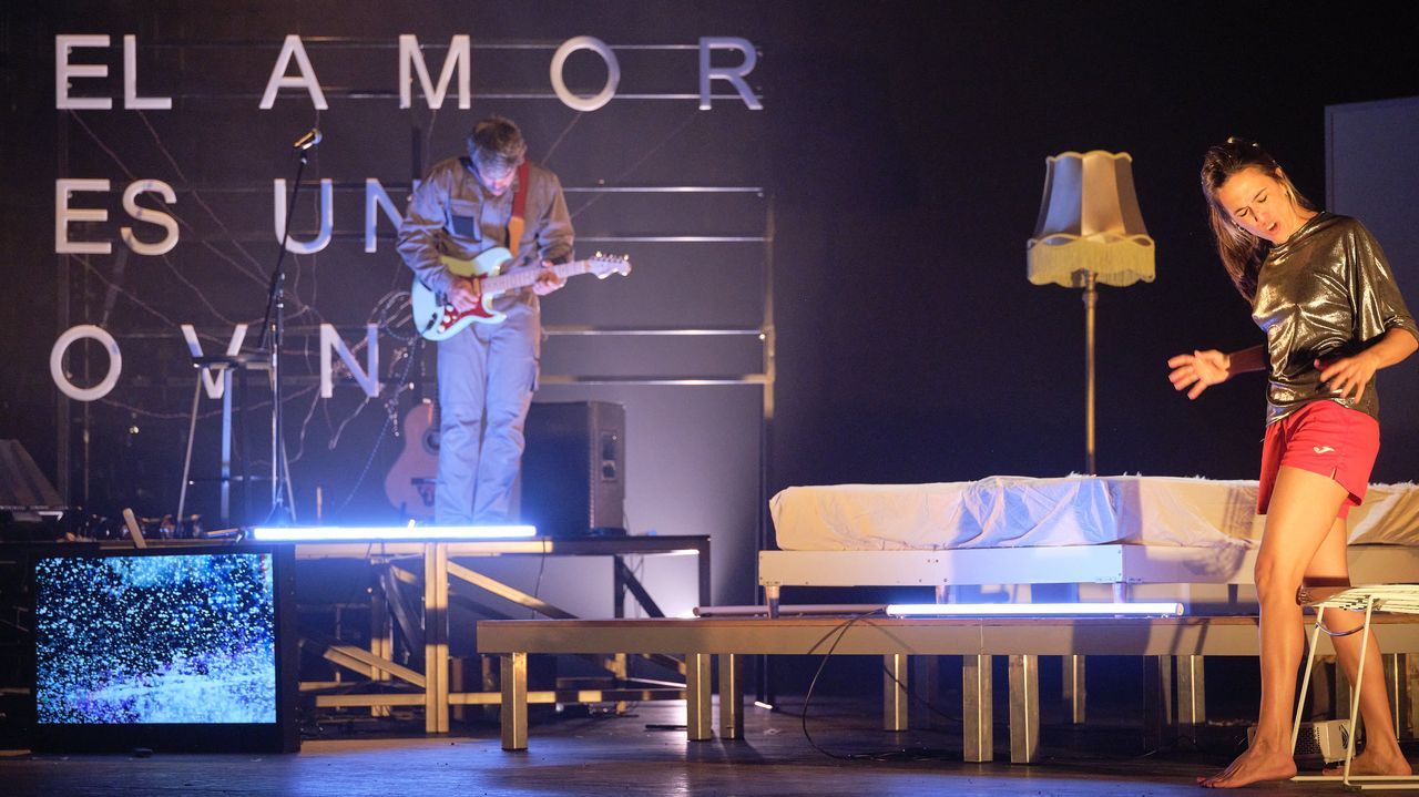 Antonio Porteiro, Xograr de Outono do FIOT: todas as imaxes.Un instante del espect&aacute;culo, en el que la m&uacute;sica en directo tiene un papel destacado