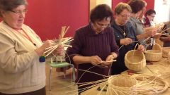 Curso de cesteria para mayores en el Cenfro Social de Nea�o en Cabana