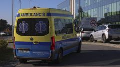Imagen de una ambulancia llegando al Hospital Clínico de Santiago