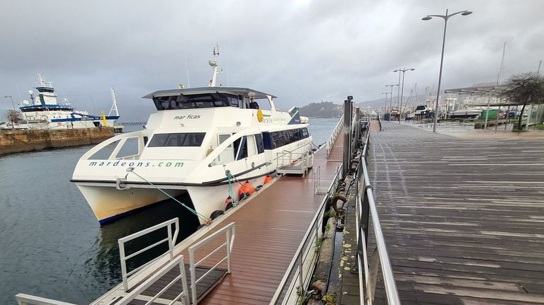 El temporal provoca cambios de hora y viajes suspendidos en el transporte de la ría de Vigo