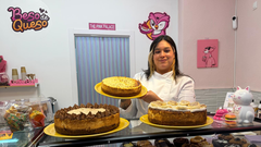 Andrea Sandoval es la responsable de la nueva tienda de Oviedo especializada en tartas de queso