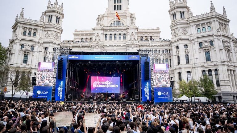 La España que espera a León XIV: menos fieles pero jóvenes más devotos