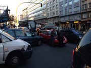Los conductores, cubriendo el parte amistoso