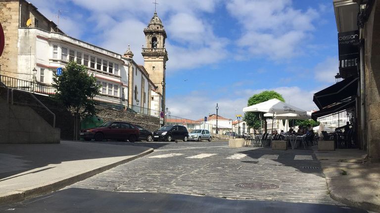 Cambian el suelo de pizarra de Betanzos