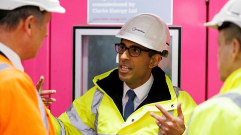 El primer ministro británico, Rishi Sunak, este martes, durante una visita a una planta de generación de energía en Londres