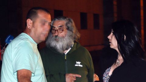 Jos Antonio Postigo, a la izquierda, tras su puesta en libertad con cargos