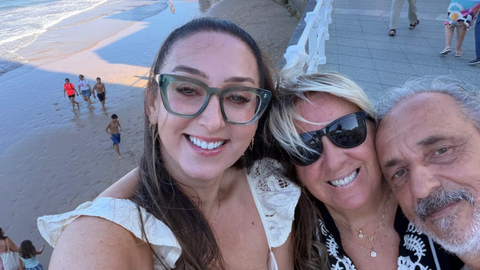 Liliana Blanco junto a sus padres en Gij�n