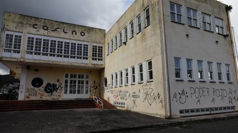 En el edificio del desaparecido Casino de Viveiro Club Nutico quedan poco ms que paredes, escaleras, puertas y ventanas, algunas rotas