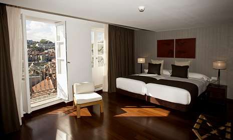 <span lang= es-es >Hotel Carr�s Porto Ribeira </span><span lang= es-es >Oporto</span><span lang= es-es > </span>Un atractivo conjunto de edificios reformados cerca del Palacio de la Bolsa.