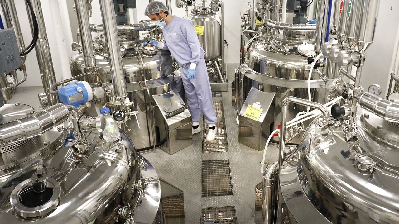 BIOINDUSTRIA.Pablo Iglesias e Isabel D�az Ayuso durante unas jornadas sobre el tratamiento informativo de la discapacidad en octubre del 2020