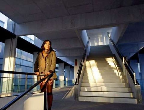 Ana Isabel Vzquez, en las espectaculares escaleras del Sexto Edifcio del Museo.