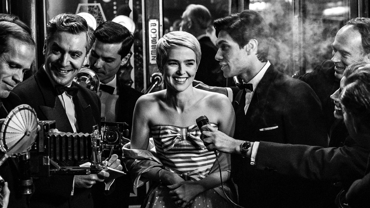 250 participantes en el Certamen de Rondallas de Vigo.Un fotograma del filme de Richard Linklater �Nouvelle Vague�.