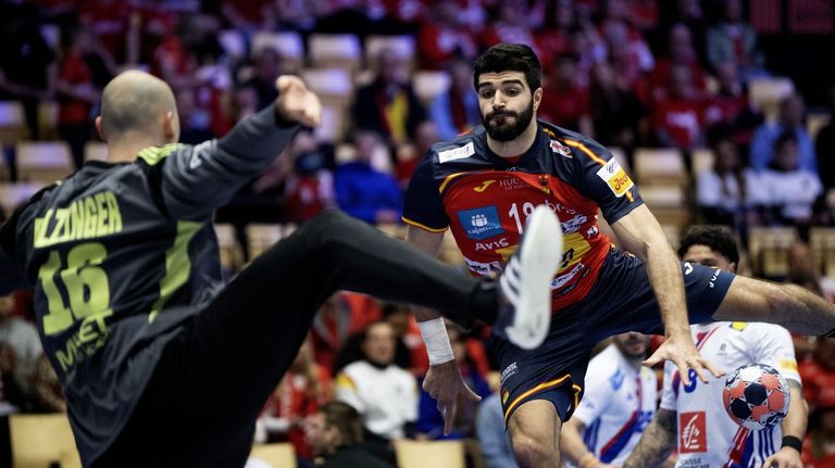 Los Hispanos encuentran consuelo frente a Francia y sueñan con un billete al mundial del 2027 (36-32)