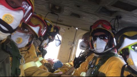 Los bomberos forestales de la brigada helitransportada BRIF de Laza.