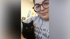 Blacky con su due�a Bea Chitty, que la est� buscando junto a su marido Yago Fernandes por todo Ferrol y Nar�n