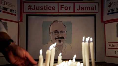 Altar en honor a Jamal Khashoggi preparado por activistas en favor de la libertad de prensa en Estambul.
