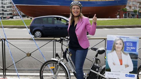 La candidata popular a la alcalda de Vigo, Elena Muoz, anunci la creacin de dos carriles bicis entre Samil y el centro.